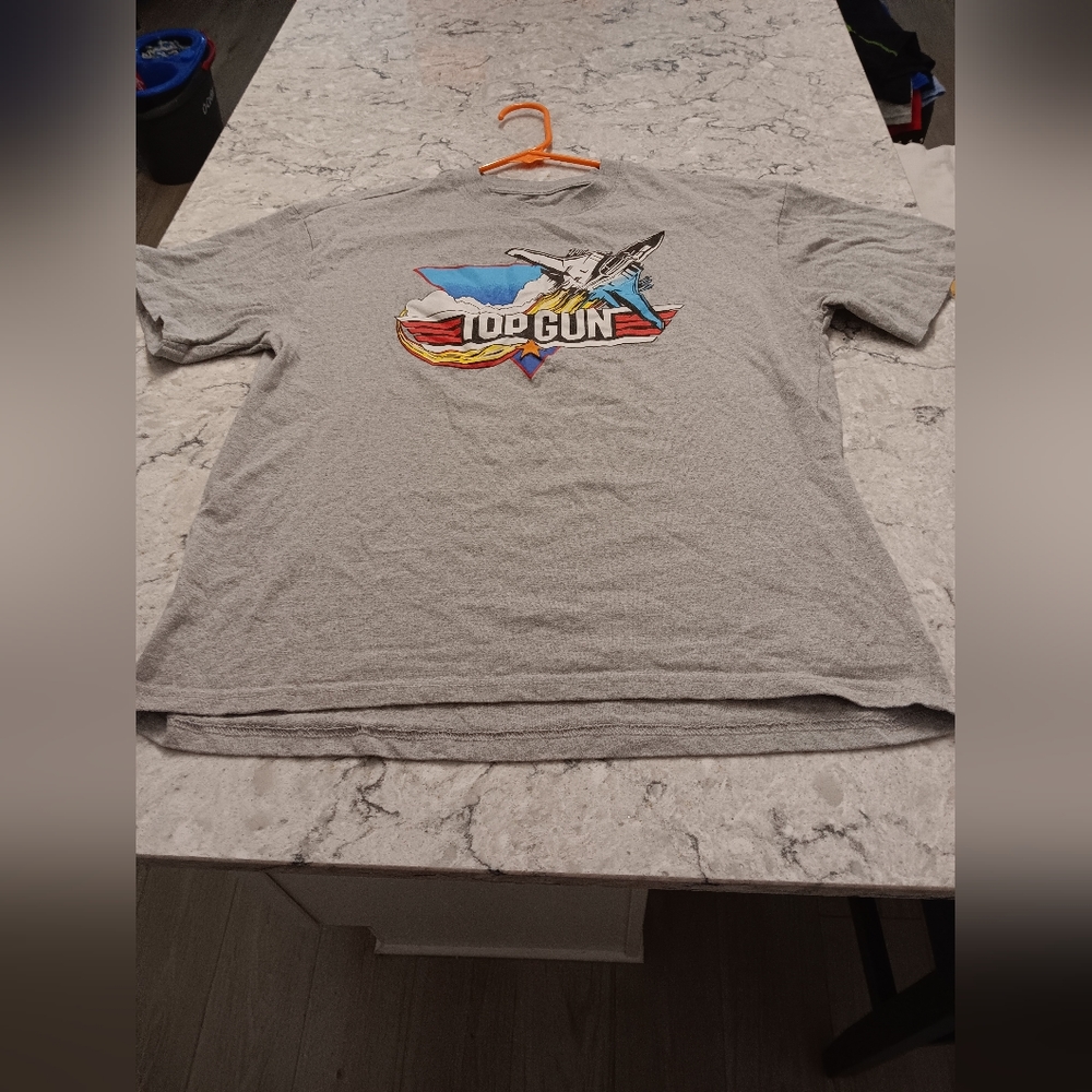 Like new Bob Burgers Top Gun mens gray t-shirt 👕 adult lg